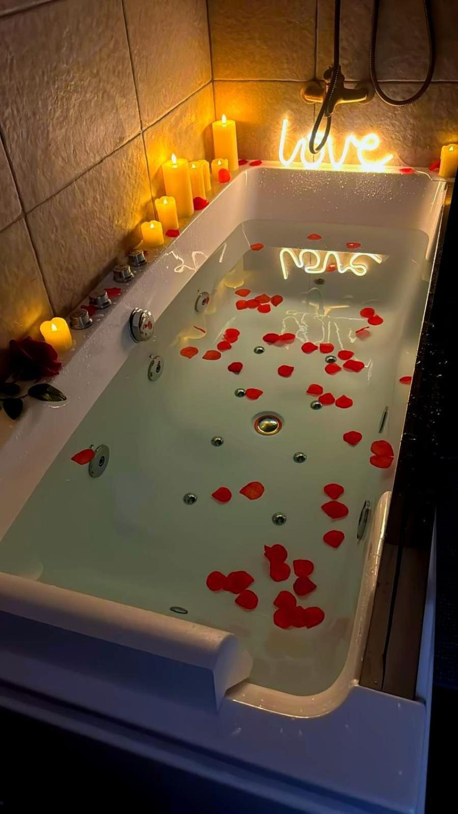 Duplex Safari Jusqu'A 4 Personnes, Spa, Cinema Et Lit Sous Les Arbres, Day Use, 10 Min Centre Amiens Ngoại thất bức ảnh